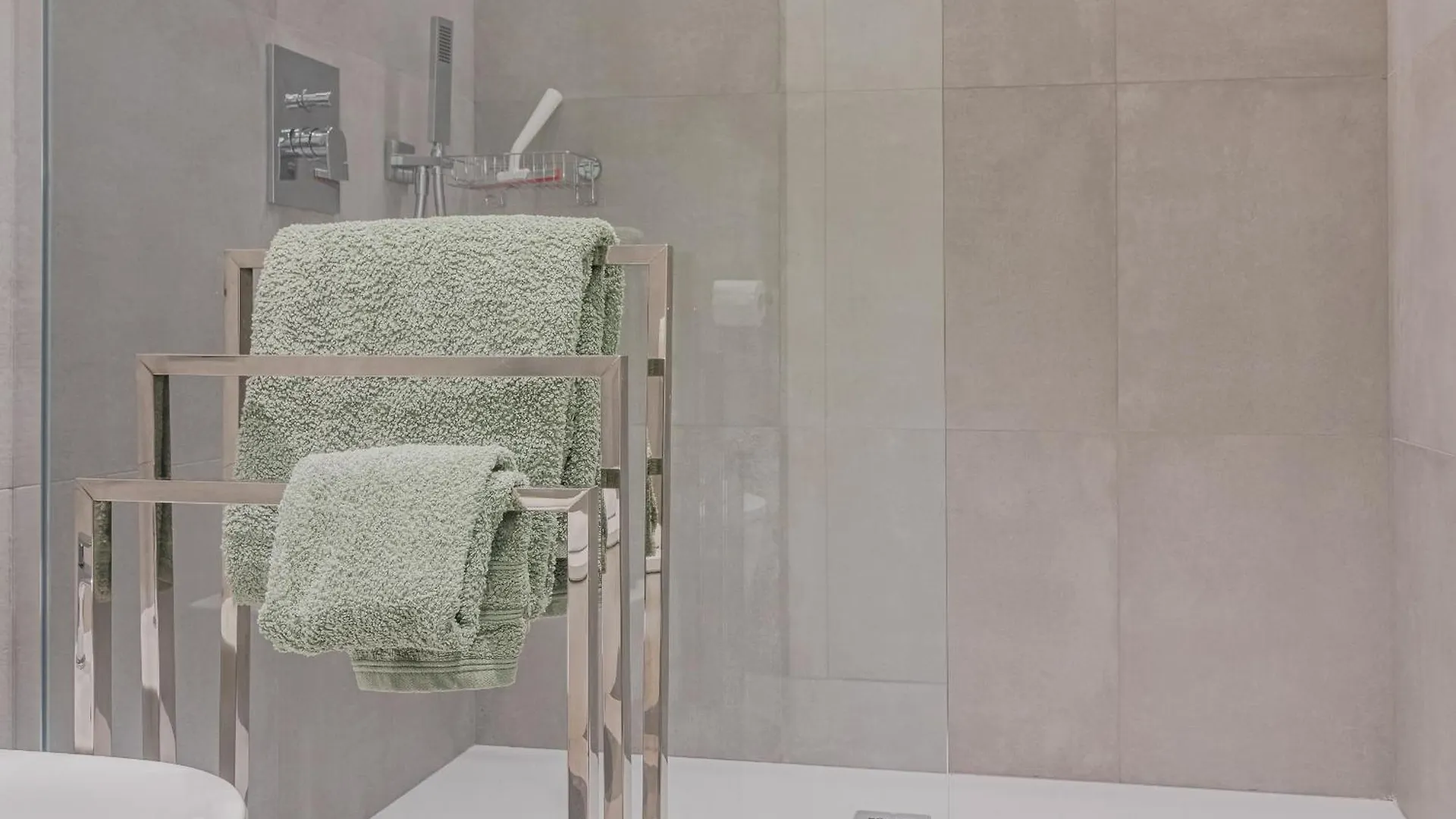 Aurora Apartment By Rent All קומו 0*,  איטליה
