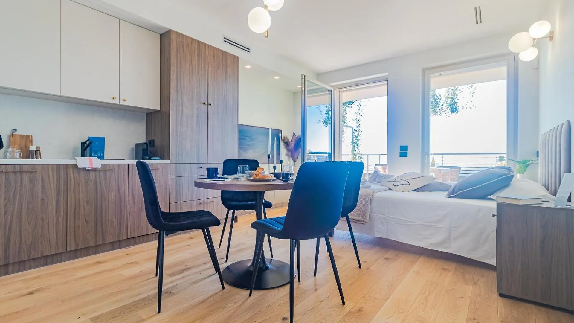 Aurora Apartment By Rent All קומו