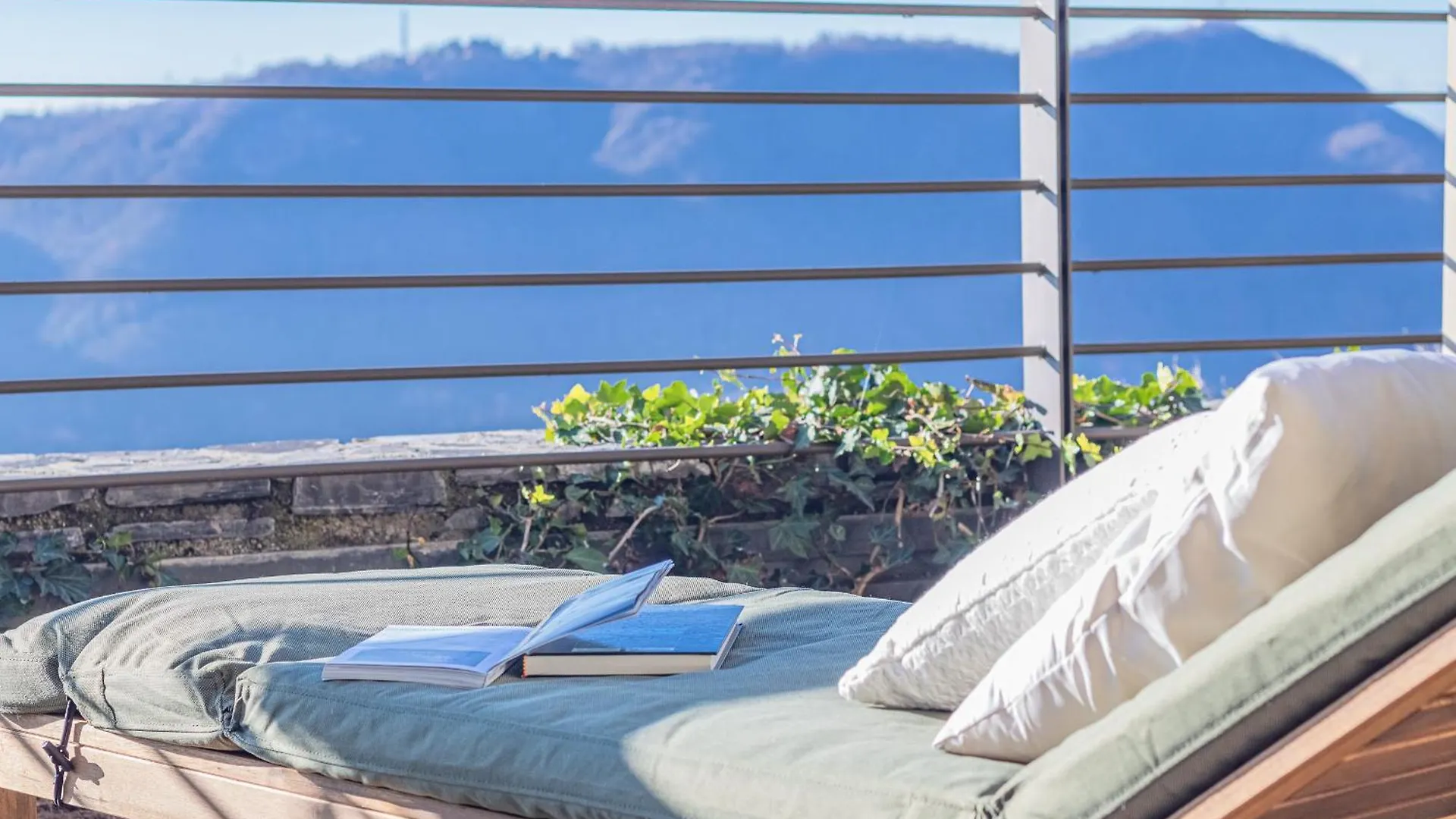 Aurora Apartment By Rent All Como